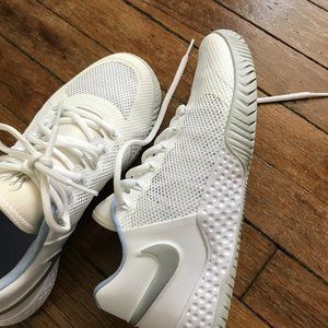 Nike Flare 2 Sneakers